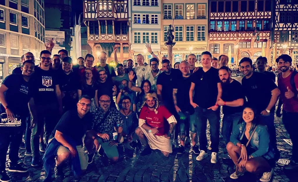 Junggesellengruppe auf Kneipentour