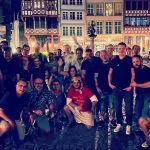 Junggesellengruppe auf Kneipentour