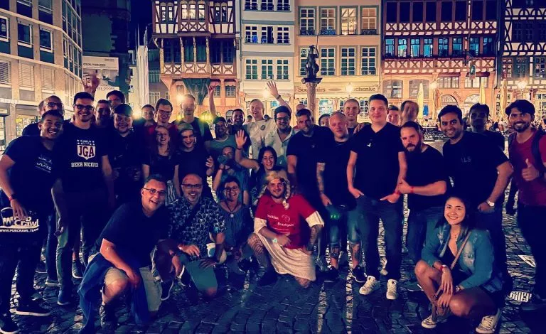 Junggesellengruppe auf Kneipentour