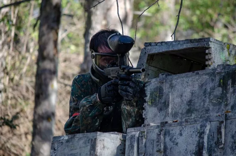 пейнтбол на открытом воздухе