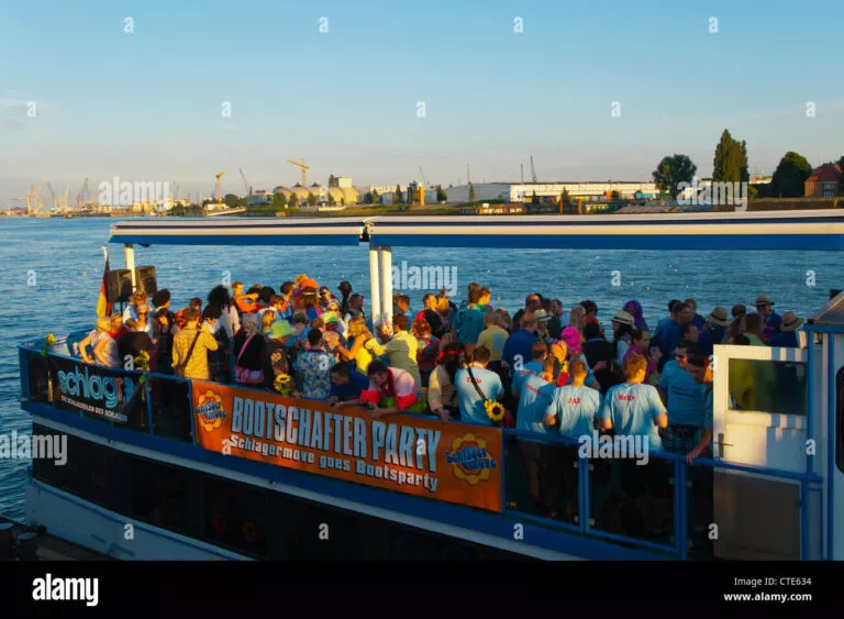 вечеринка на реке