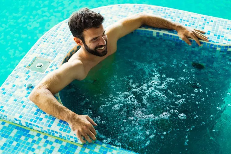 Расслабление в джакузи